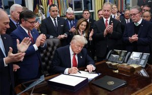 அமெரிக்காவில் நிதி முடக்கம் முடிவுக்கு வந்தது : மசோதாவில் கையெழுத்திட்டார் ட்ரம்ப்!