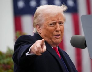 டிரம்ப்பின் கோல்டு கார்டு விசா திட்டத்துக்கு தடை கோரி அமெரிக்காவின் 20 மாகாணங்கள் வழக்கு!